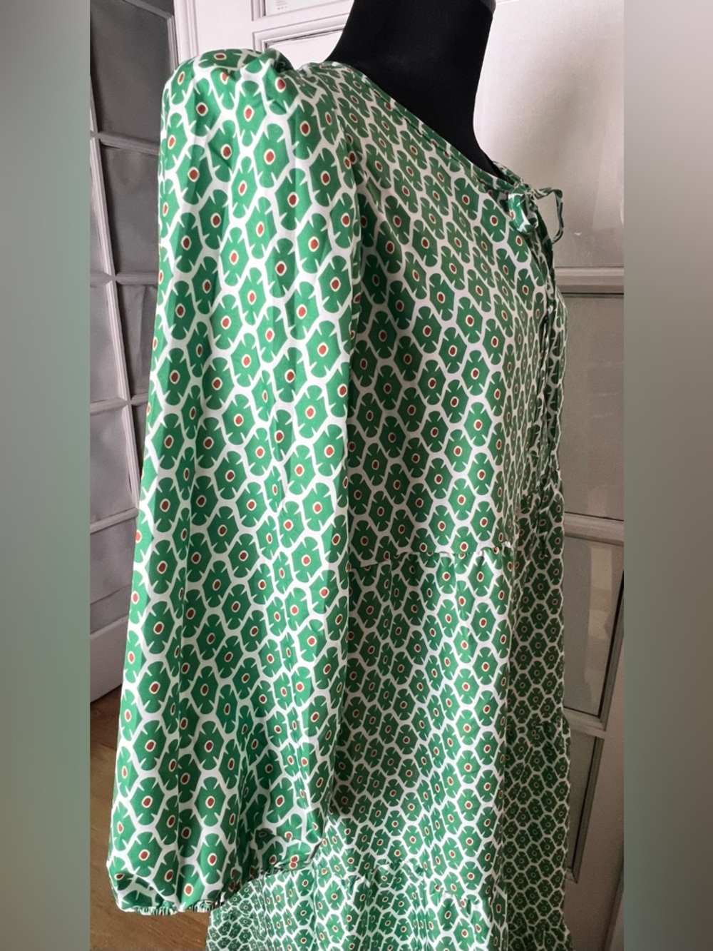 Green Patterned V-Neck Maxi Dress - Picture 6 of 8